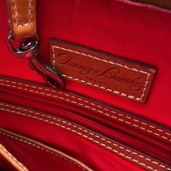 Dooney & Bourke Satchel Cross Body Black & White Chevron Zigzag Stripe Bag - Picture 5 of 9